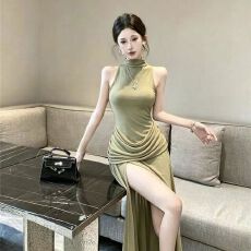 批发女人味名媛2026新款无袖绿色包臀连衣裙褶皱收腰显瘦开衩<b class='q'>长款</b>礼服