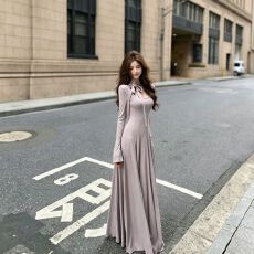 批发气质挂脖飘带连衣<b class='q'>裙</b>女装秋季长袖收腰显瘦<b class='q'>裙</b>子氛围感a字大摆长<b class='q'>裙</b>