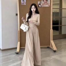 批发法式御姐风V领长袖连衣裙女秋季2026新款巨好看收腰显瘦长裙子