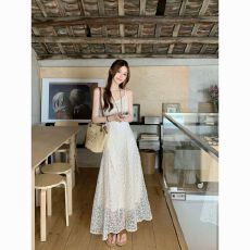 批发夏季海边度假高级感气质长裙2026新款纯色蕾丝吊带<b class='q'>连衣裙</b>子女夏天