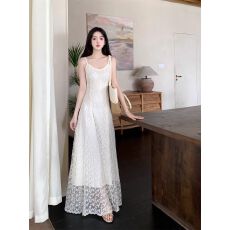 批发温柔风蕾丝钩花吊带<b class='q'>连衣裙</b>2026夏季新款度假风气质收腰显瘦长裙女