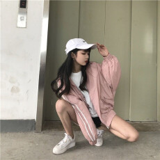 批发女装<b class='q'>韩版</b>原宿风情侣宽松运动休闲短款外套薄款防晒衣条纹风衣