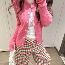 批发多巴胺玫红色针织开衫女春季韩系甜美风减龄小众<b class='q'>修身</b>毛衣外套上衣