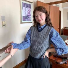 批发v领针织背心马甲女秋<b class='q'>冬</b>叠穿洋气减龄毛衣坎肩学院风外穿无袖毛衣