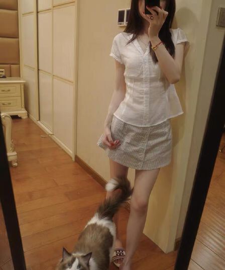 프랑스식 순수한 욕망 마이크로 ~을 통해 화이트 반팔 여성 셔츠 여름 얇은 스타일 디자인 센스 허리 수축 슬림해 보이는 품격 셔츠 맨위