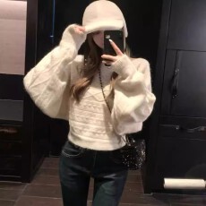 批发韩系高级感软糯长袖针织衫女秋冬季宽松显瘦时髦减龄<b class='q'>短款</b>穿搭<b class='q'>毛衣</b>
