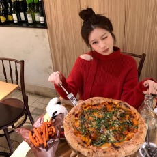 批发红色圣诞新年高级感斜肩飘带毛衣氛围感露肩甜美毛织上衣