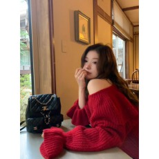 批发红色新年圣诞穿搭一字肩毛女2025新款冬季慵懒高级感松弛感毛线衣