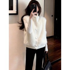批发<b class='q'>两件套装</b>温柔慵懒风白色毛绒马甲女秋冬季立领纽扣开衫背心外套厚