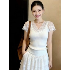 批发法式甜辣妹V领蕾丝拼接<b class='q'>短袖</b><b class='q'>T</b><b class='q'>恤</b>女2026夏季新款修身百搭高级感上衣