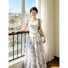 批发<b class='q'>包</b><b class='q'>芯</b>纱白色V领蕾<b class='q'>丝</b>拼接收腰显瘦短袖T恤女新款夏季别致很仙的上衣