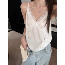 批发纯欲蕾丝拼接吊带背心女春夏<b class='q'>大码</b>温柔缎面白色打底衫西装内搭上衣
