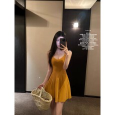 批发方领针织吊带连衣裙流泻<b class='q'>贝壳</b>裙修身显瘦气质短款赫本风小黑裙女夏