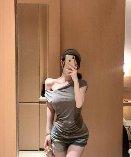 원본 원단 빛 연 주간 접시 디자인 센스 매듭 비스듬한 어깨 핀치 Pleat 허리 수축 슬림해 보이는 티셔츠 품격 맨위