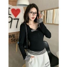 批发德容 1.1 原版质量 设计感辣妹条纹拼接T恤<b class='q'>女装</b>秋季拼接半开领