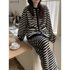 批发实拍韩系<b class='q'>小香</b>风条纹加厚双面绒圆领家居服睡衣<b class='q'>套装</b>