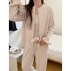 批发实价实拍  韩系ins小树叶奶霜绒<b class='q'>三件套</b>带胸垫家居服<b class='q'>睡衣</b>套装