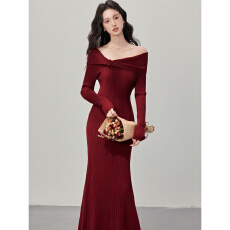 批发2025秋冬<b class='q'>长袖</b>露肩斜领收腰显瘦长款花朵针织打底连衣<b class='q'>裙</b>