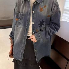 批发<b class='q'>牛仔</b><b class='q'>衬衫</b><b class='q'>女</b>欧洲站2026春季新款时尚刺绣缝制钻设计落肩宽松外套