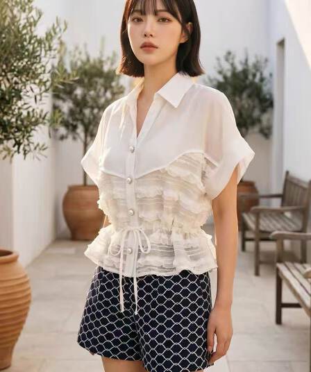 2026 한국 동대문 여름 여성 의류 새로운 폴로 칼라 패치워크 다중 레이어 프릴 레이스업 반팔 셔츠 레이스