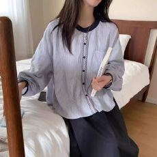 批发秋装新款独特超好看上衣圆领灯笼长袖条纹<b class='q'>衬衫</b>高级感韩系气质小