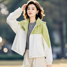 批发双层超火<b class='q'>春</b>装高级感超好看冲锋衣女减龄漂亮洋气休闲紫色连帽外套