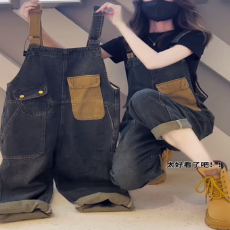 批发梨形身材大码<b class='q'>女</b>装牛仔背带裤子<b class='q'>女</b>2026春夏新款宽松显瘦八分吊带裤