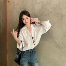 批发<b class='q'>大码</b>拼接蕾丝边V领长袖衬衫秋季新款宽松中长款小众别致开衫上衣