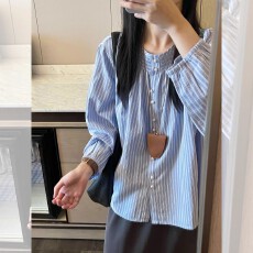 批发法式独特竖条纹衬衫女秋季流行穿搭2026年新款早春高级感chic上衣
