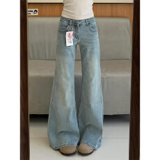 批发浅色微喇叭低腰<b class='q'>牛仔裤</b>女冬季新款辣妹修身阔腿显瘦不贴腿直筒裤子