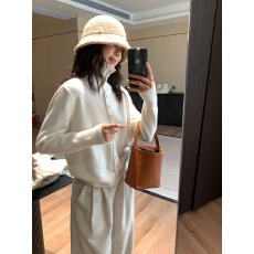 批发冬上新爆款延续（发财款）简约日常通勤高领单排扣保暖毛衣(韩标)