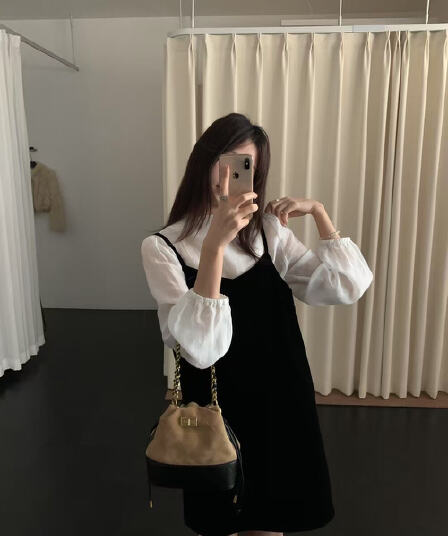 26 년 이른 봄 한 부서 단색 작은 셔츠 플러스 민소매 슬립 치마 세트