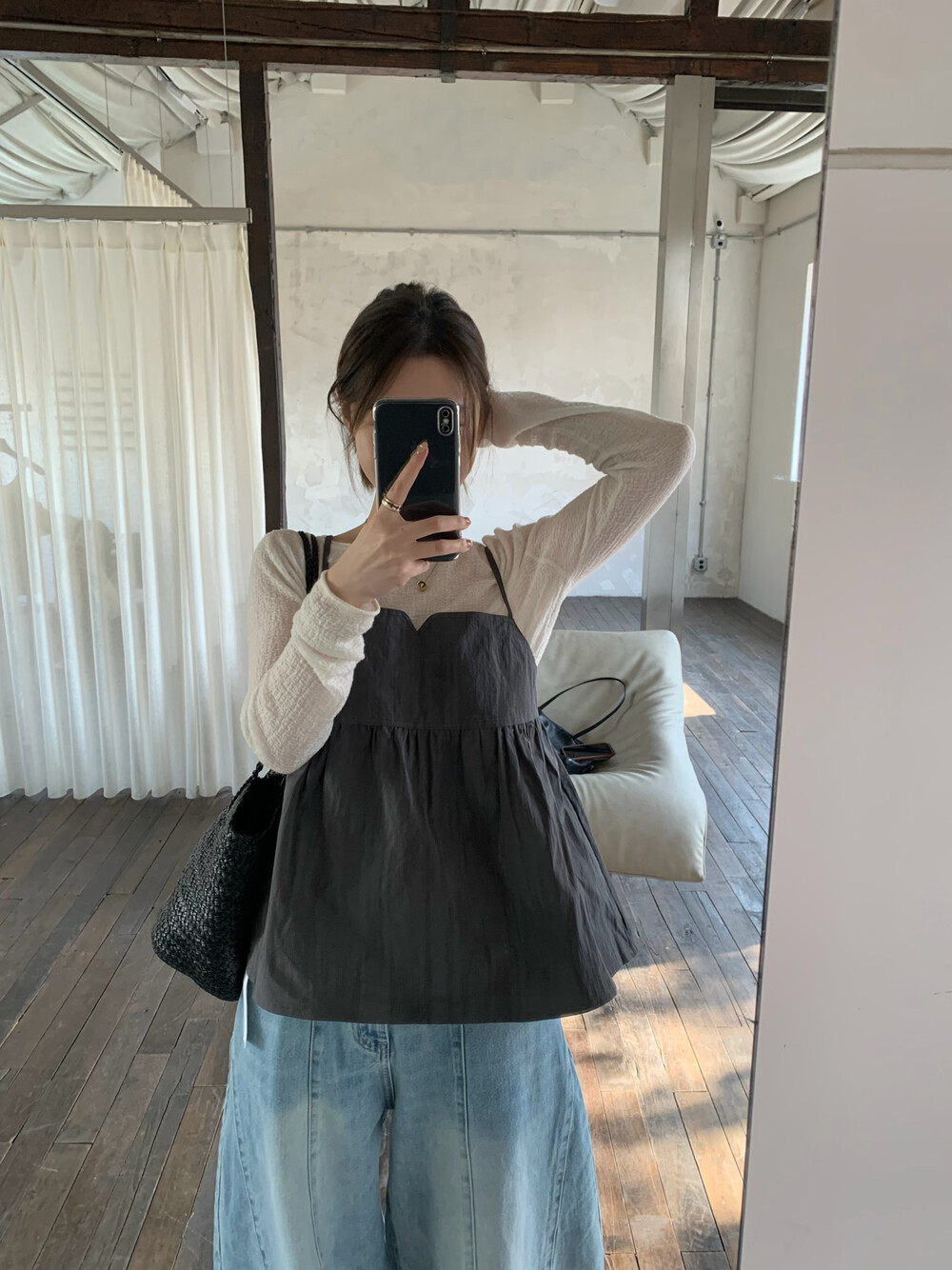26 년 봄 한국 스타일 디자인 센스 백리스 끈 스택 착용 얇은 스타일 Chic 조끼 제외 된 인사이드 가져 가라.