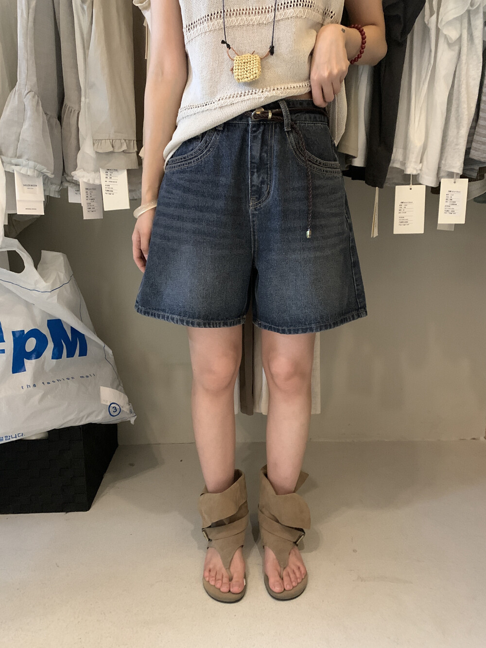 전체 점수 바지 종류 작은 말 자수 짜임 좋은 벨트 한 부서 마 오래된 슬림해 보이는 넓은 다리 데님 반바지 벨트 포함