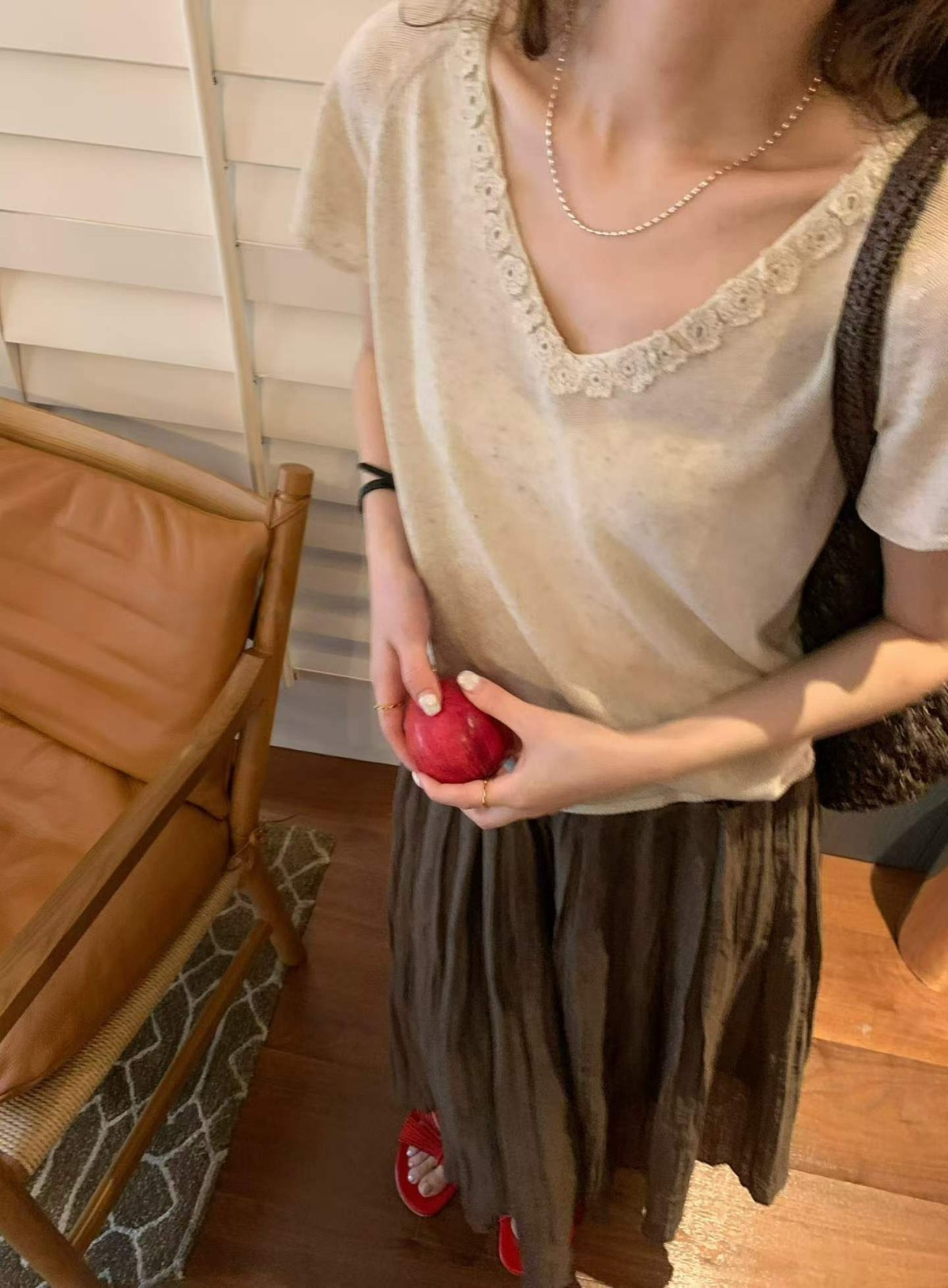 조금 작은 특색있는 장미 V넥 미니멀리즘 출퇴근 니트 스웨터