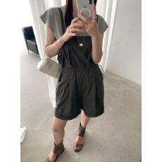 批发实拍26夏上新纯色短袖<b class='q'>T</b><b class='q'>恤</b>+工<b class='q'>装</b>风抽绳背带<b class='q'>裤</b>两件套<b class='q'>装</b>(可调节肩带)