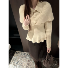 批发秋上新！法式小香风洋气花扣斗篷披风+针织衫两件套套装