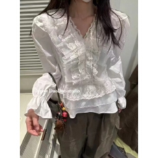 批发<b class='q'>韩国</b>东大门2024冬季木耳边收腰磨毛<b class='q'>蕾丝</b>衫