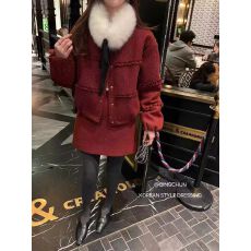 批发<b class='q'>狐狸毛</b>围脖木耳边拼接短款羽绒服外套半身裙两件套女2025冬季新款