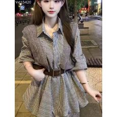 批发韩版设计感格纹<b class='q'>衬衫</b><b class='q'>连衣裙</b>2025秋冬新款度假风收腰长袖披肩两件套