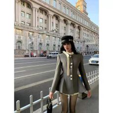 批发小香风法式<b class='q'>名媛</b>轻奢装裙2025秋冬季新款毛呢连衣裙短裤两件套