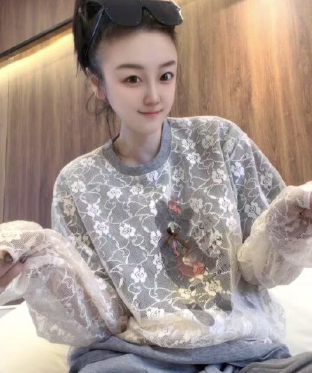 한 부서 레이스 페이크 레이어드 긴팔 티셔츠 여성 유럽 상품 2026 봄 새로운 루즈핏 캐주얼 꽃 프린트 맨위