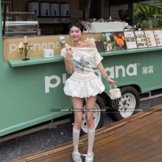批发蝴蝶女<b class='q'>夏季</b>新款斜肩花朵印花韩系露肩短袖上衣T恤半身裙两件套