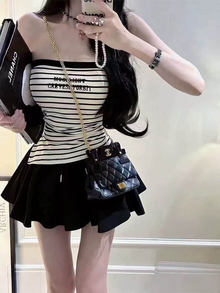 섹시함 핫걸 스트라이프 배색 알파벳 자수 불규칙 튜브탑 조끼 허리밴드 캐주얼 미니 스커트 두 조각 여성 세트