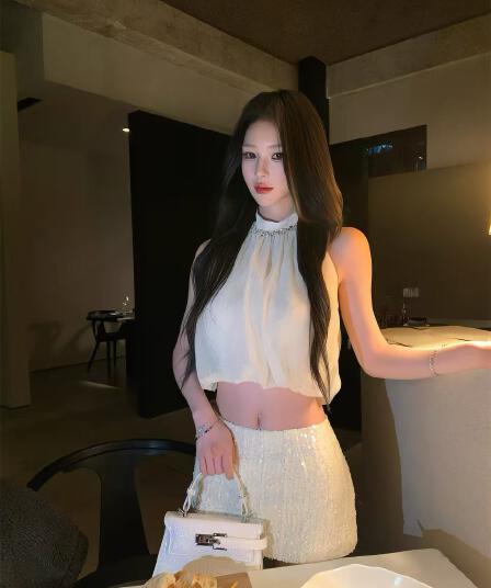 비싼 가스 센스 로얄 자매 착용 가져 가라. 세트 부드러운 품격 명문 여성 민소매 행침 목 맨위 타이트 스커트 미니 스커트 투피스 세트 2026