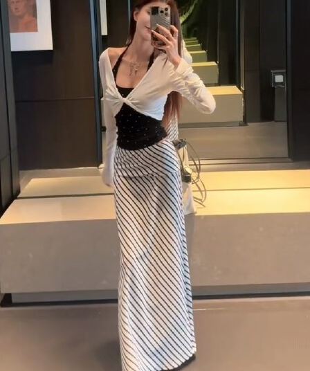 페이크 레이어드 비틀림 도트 무늬 긴팔 티셔츠 여성 여름 몸매 가꾸기 슬림해 보이는 기본 셔츠 반신 스커트 투피스 세트