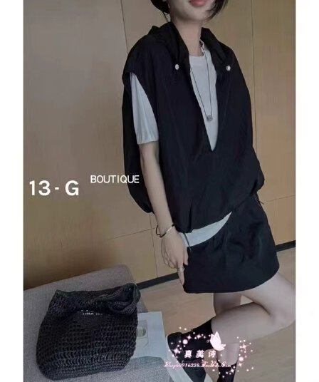 민소매 베스트 티셔츠 미니 스커트 세 조각 여성 세트 2026 여름 루즈핏 슬림해 보이는 반신 스커트 캐주얼 패션 세트 얇은