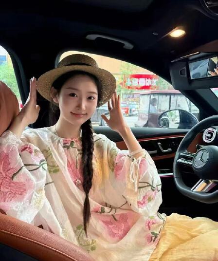 패션 연령 감소 출퇴근 여성 셔츠 2026 여름 새로운 루즈핏 라운드 넥 슬림해 보이는 프린트 긴팔 맨위