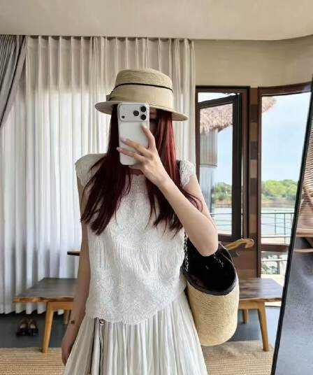 레이스 자수 홀로우 아웃 민소매 조끼 블라우스 여성 외부 가져 가라. 여름 빅 사이즈 지방 mm 슬림해 보이는 디자인 센스 쇼트 스타일