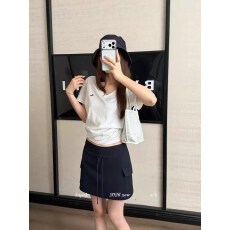批发白色V领小马短袖T恤女夏修身上衣+包臀短款<b class='q'>运动</b>半裙两件套